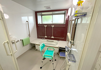 自宅の浴室を模した個別浴室